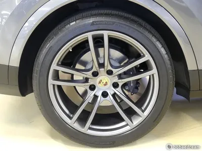 Porsche Cayenne 2021, 21000 км, за 56121.14 USD