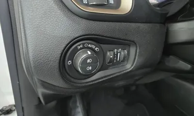 Jeep Renegade 2015, 121039 км, за 4428.88 USD - фото 18