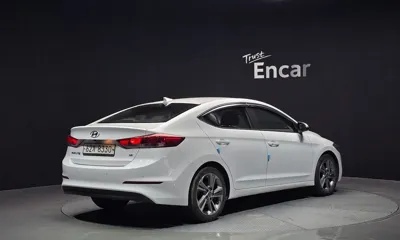 Hyundai Avante 2018, 121260 км, за 6336.31 USD