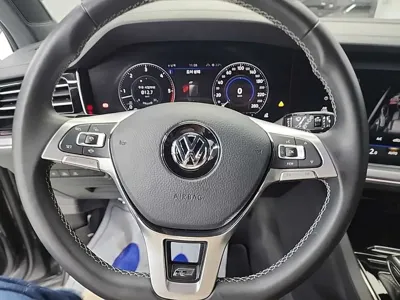 Volkswagen Touareg 2020, 80333 км, за 29210.98 USD - фото 9