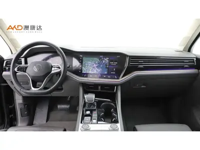 Volkswagen Touareg 2021, 62000 км, за 32857.39 USD