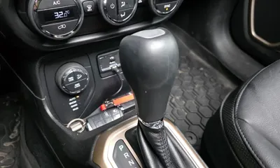 Jeep Renegade 2015, 70519 км, за 5616.12 USD - фото 9