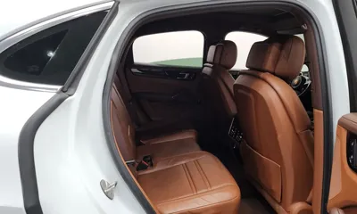 Porsche Cayenne 2022, 49871 км, за 52542.02 USD - фото 12