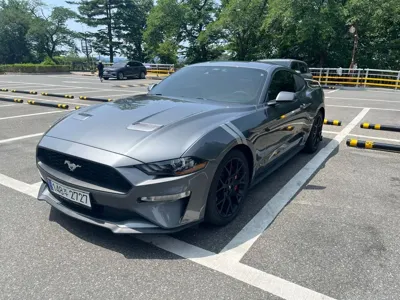 Ford Mustang · 2022 год