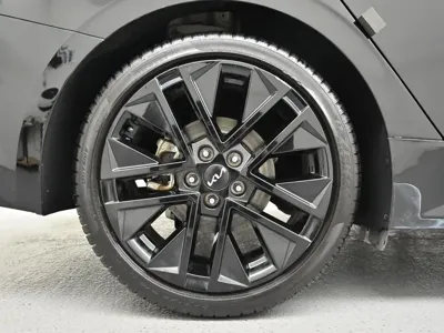 Kia K5 2024, 42885 км, за 18905.08 USD