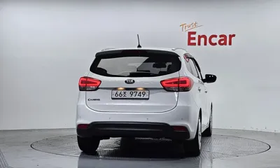 Kia Carens 2014, 132991 км, за 4688.41 USD