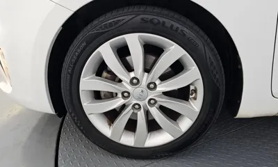 Kia Carens 2014, 132991 км, за 4688.41 USD