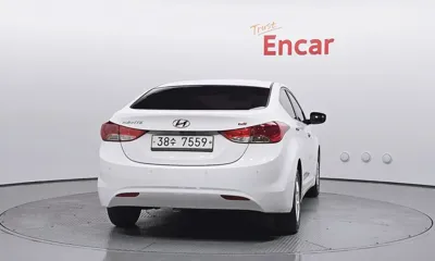 Hyundai Avante 2013, 89997 км, за 3481.34 USD