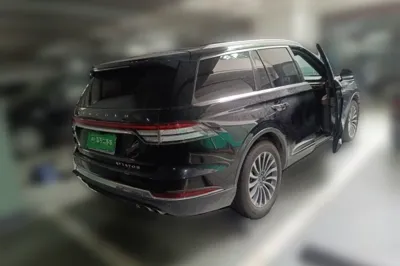 Lincoln Aviator 2020, 109200 км, за 28309 USD