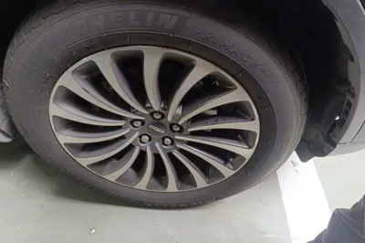 Lincoln Aviator 2020, 109200 км, за 28309 USD