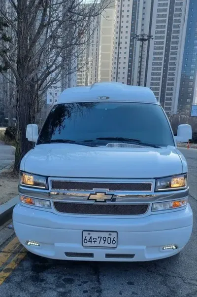Chevrolet Express Van 2011, 81800 км, за 13881.55 USD