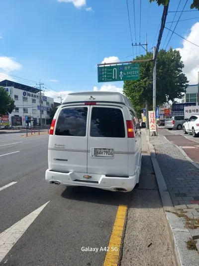 Chevrolet Express Van 2011, 81800 км, за 13881.55 USD