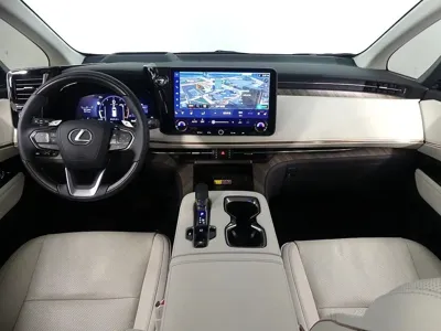 Lexus LM 2025, 16150 км, за 123070.86 USD