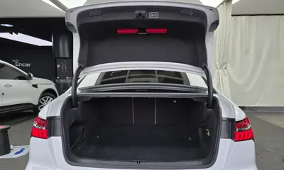 Audi A6 2020, 81980 км, за 19821.6 USD - фото 20