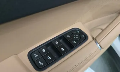 Porsche Cayenne 2023, 49138 км, за 58598.66 USD - фото 30