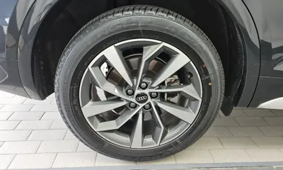 Audi Q5 2021, 56186 км, за 23767.65 USD