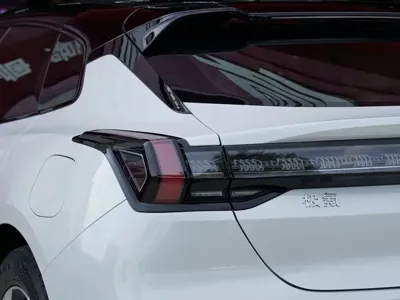 Zeekr 001 2023, 135000 км, за 19099.1 USD