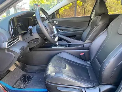 Hyundai Elantra 2023, 25000 км, за 8651.98 USD