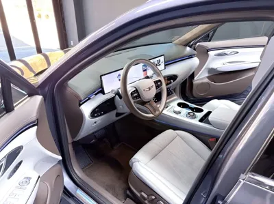 Genesis GV70 2025, 17000 км, за 32755.68 USD