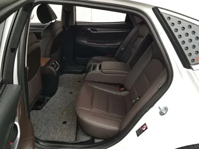 Hyundai Grandeur 2018, 100512 км, за 11487.46 USD