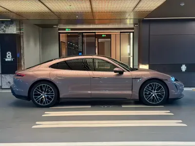 Porsche Taycan 2021, 49000 км, за 64536.03 USD