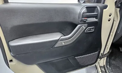 Jeep Wrangler 2017, 34811 км, за 15601.63 USD - фото 24