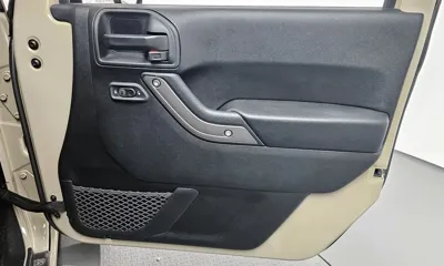 Jeep Wrangler 2017, 34811 км, за 15601.63 USD - фото 25