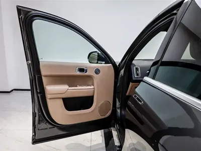 Li Auto Li L8 2025, 4400 км, за 42053.08 USD