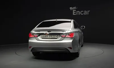 Hyundai Sonata 2014, 212871 км, за 2494.42 USD