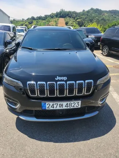 Jeep Cherokee · 2021 год