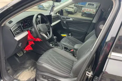 Volkswagen Tiguan L 2022, 60900 км, за 20104 USD - фото 13