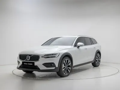 Volvo V60 · 2025 год