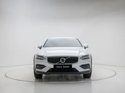 Volvo V60 2025, 1320 км, за 33149.53 USD