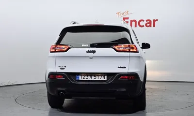 Jeep Cherokee 2018, 93013 км, за 5219.69 USD
