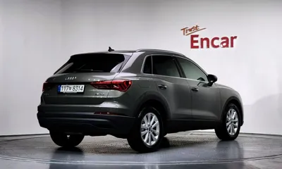 Audi Q3 2023, 42543 км, за 28145.67 USD