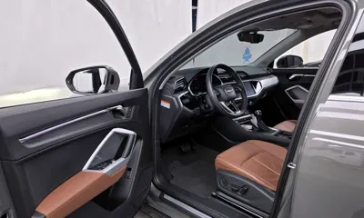 Audi Q3 2023, 42543 км, за 28145.67 USD - фото 10