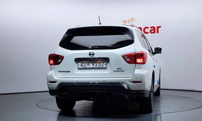 Nissan Pathfinder 2017, 122640 км, за 8262.83 USD