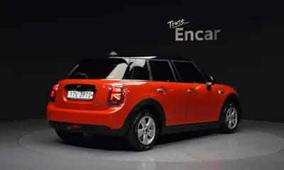 MINI Cooper 2019, 99282 км, за 6761.19 USD