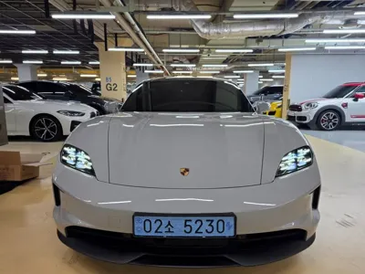 Porsche Taycan 2025, 26039 км, за 77331.34 USD