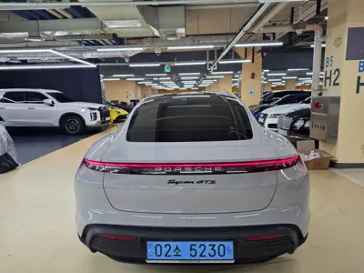 Porsche Taycan 2025, 26039 км, за 77331.34 USD