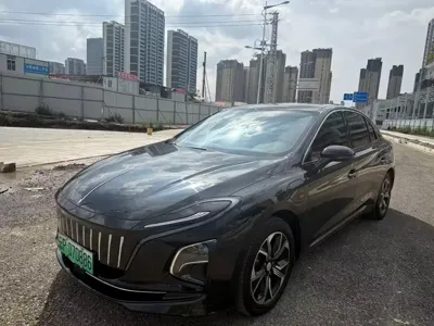 Hongqi Hongqi E-QM5 · 2023 год