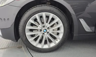 BMW 5-Series 2022, 26844 км, за 26423.82 USD
