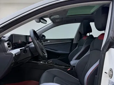 Volkswagen Lamando 2022, 39000 км, за 14684.82 USD