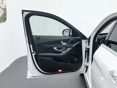 Mercedes-Benz C-Class 2018, 87700 км, за 11020.98 USD - фото 8