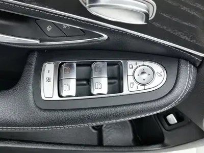 Mercedes-Benz C-Class 2018, 87700 км, за 11020.98 USD - фото 9