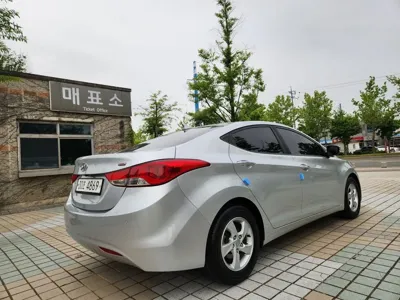 Hyundai Avante 2014, 179000 км, за 2593.77 USD
