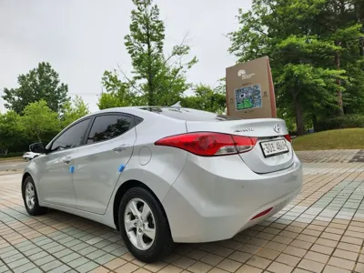 Hyundai Avante 2014, 179000 км, за 2593.77 USD