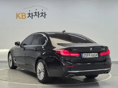 BMW 5-Series 2022, 109969 км, за 22805.41 USD