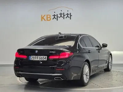 BMW 5-Series 2022, 109969 км, за 22805.41 USD