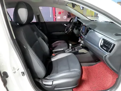 Kia Stonic 2018, 91772 км, за 6381.45 USD - фото 8